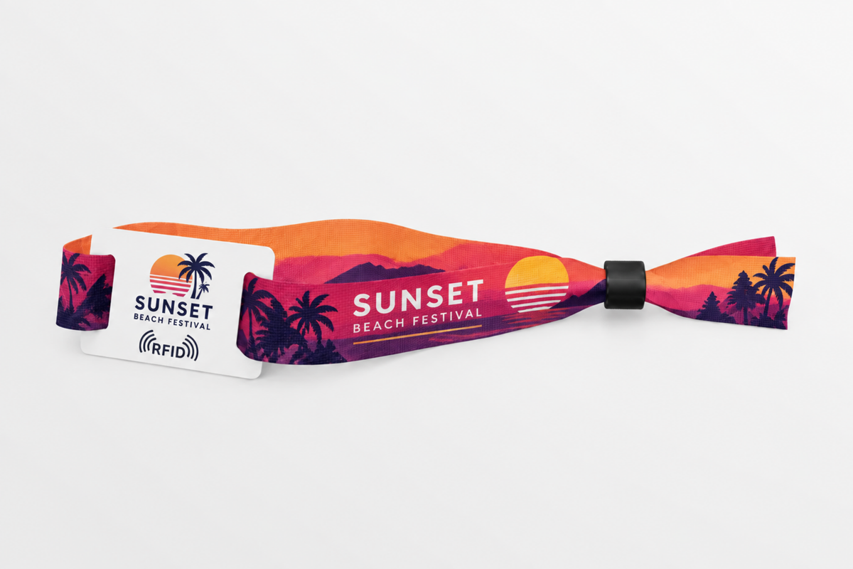 RFID textilný náramok z rPET s oranžovou potlačou plážového festivalu pri západe slnka