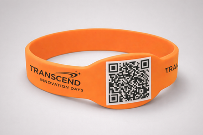 Fotografia silikónových náramkov s QR kódom od JM Band®. Silikónové náramky s hrúbkou 12 mm si môžete zakúpiť tu.