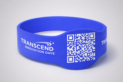 Fotografia silikónových náramkov s QR kódom od JM Band®. Silikónové náramky s hrúbkou 18 mm si môžete zakúpiť tu.