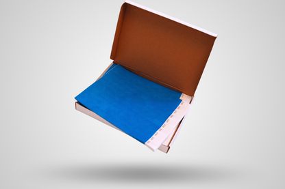 Fotografia balenia 1000 papierových náramkov na ruky - obyčajný materiál od JM Band®. Kúpte si papierové náramky na ruky v tmavomodrej farbe tu.