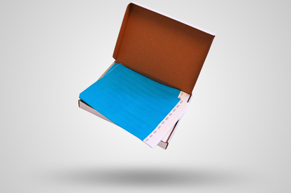 Fotografia balenia 1000 papierových náramkov – obyčajný materiál od JM Band®. Kúpte si papierové náramky v modrej farbe tu.